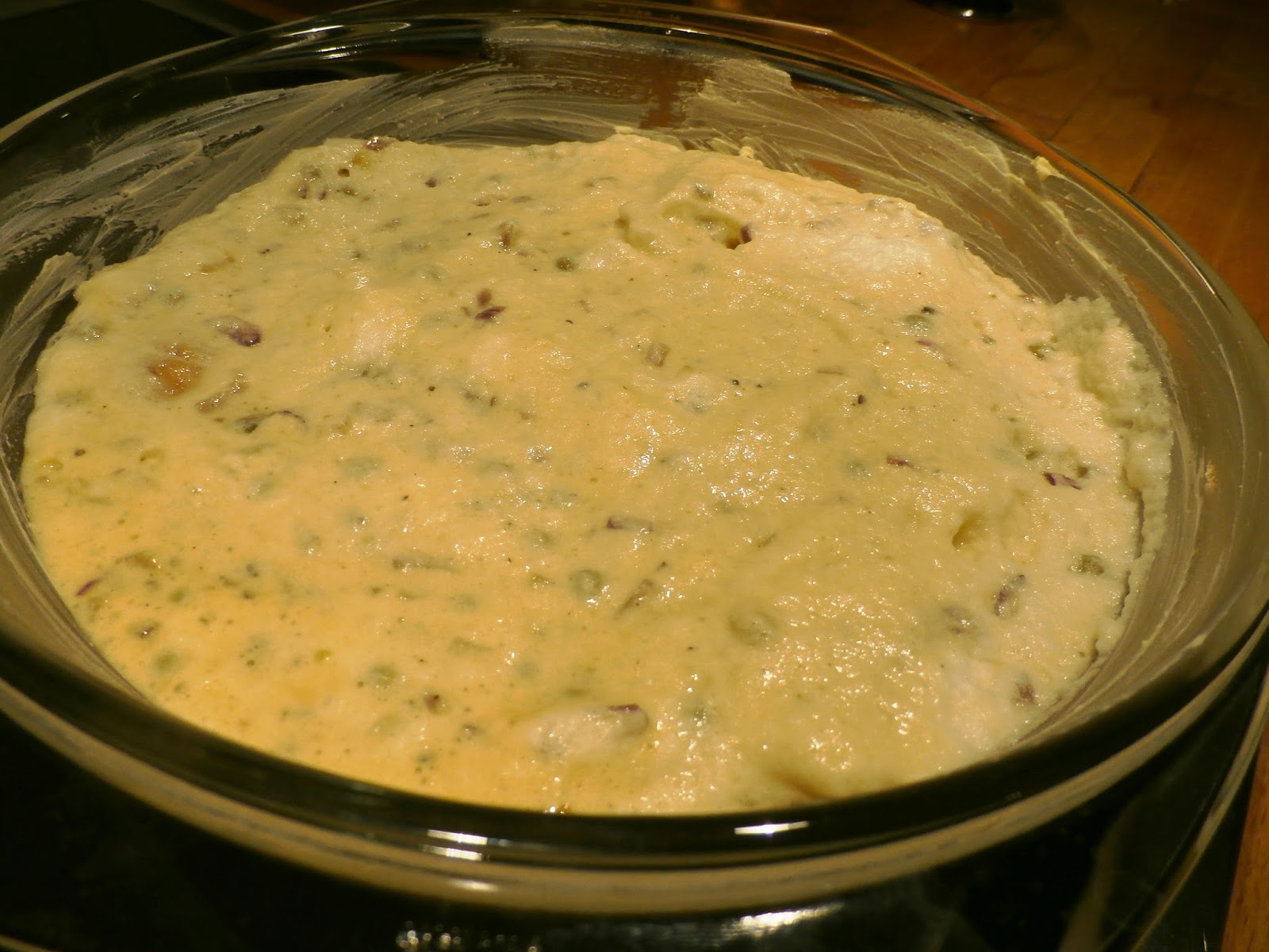 Po dodaniu piany - surowy omlet gotowy do upieczenia.