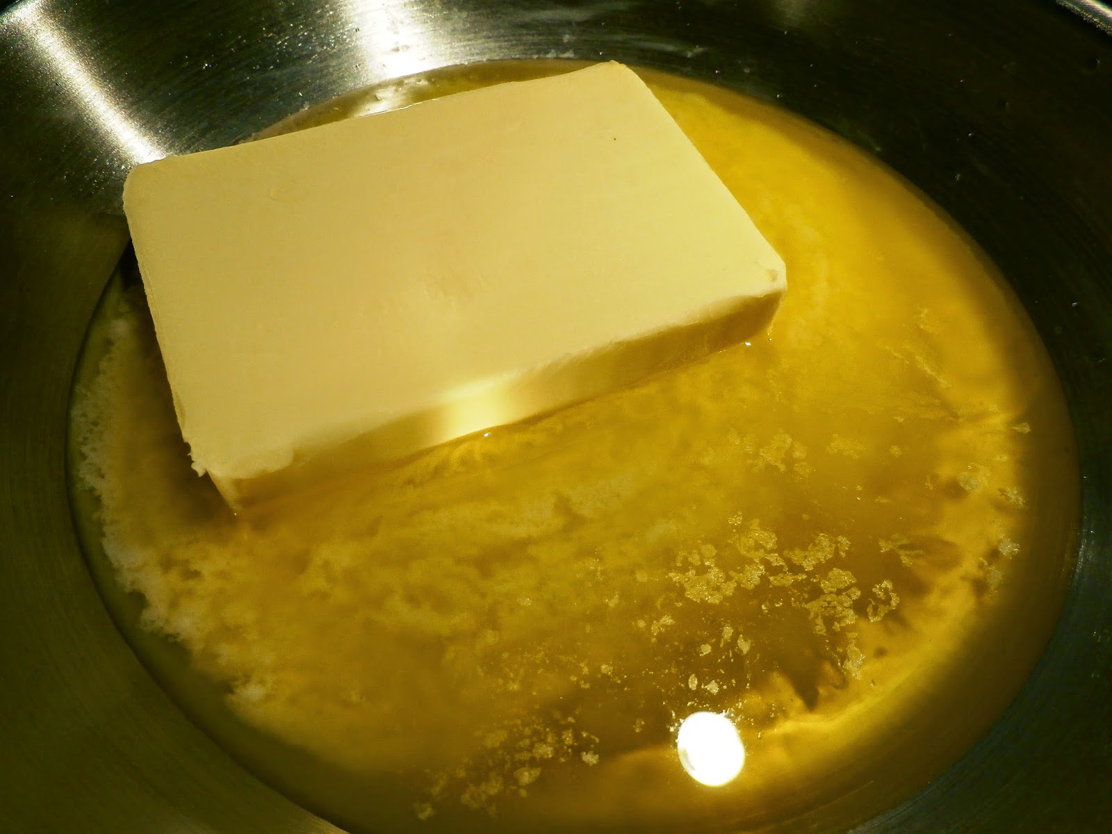 Roztapianie surowego masła.