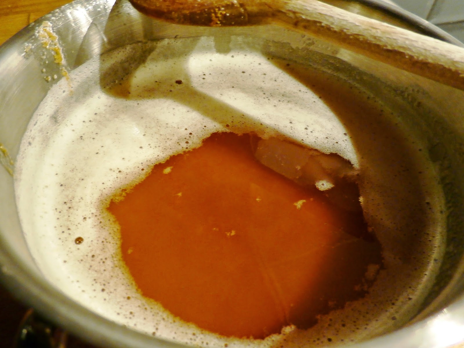 Palone masło jest gotowe, gdy ma kolor jasnego karmelu.